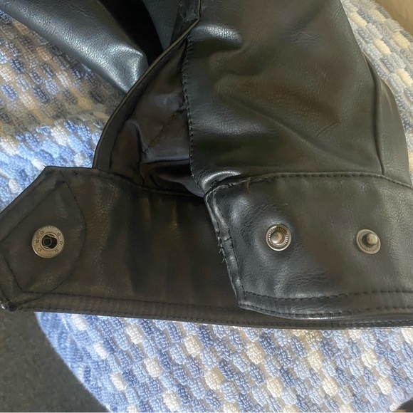 Levi's Black Jacket with Gray Hoodie - Picture 9 of 9